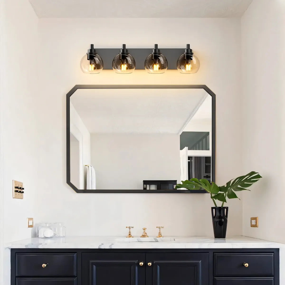 Clear glass vanity bar, 3–6 lights, 19.3–40.6 in, 4 lights, black, view 3