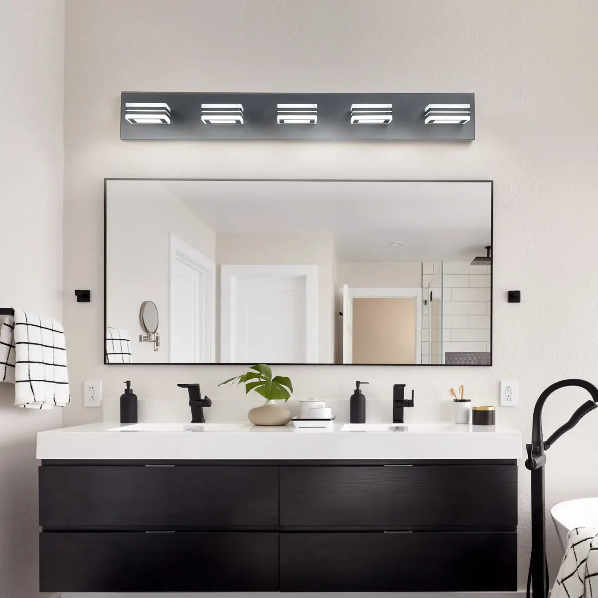 Square acrylic vanity bar, 5 lights, black